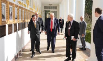 Petro entrega a Trump lista de presuntos capos de la droga durante su reunión en la Casa Blanca
