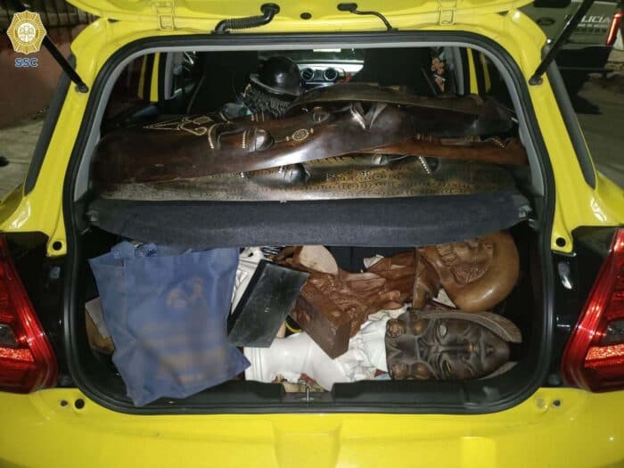 Tras robo a casa habitación, policías detienen a hombre y recuperan piezas de arte valuado en medio millón