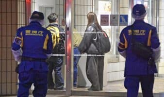 Ataque en Tokio: apuñalan a empleada de tienda Pokémon