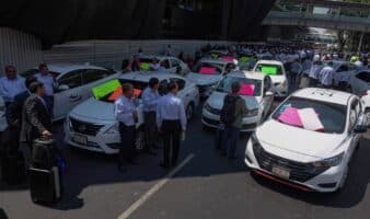 Taxistas exigen legalidad; AICM realizará operativos y Uber demanda circulación