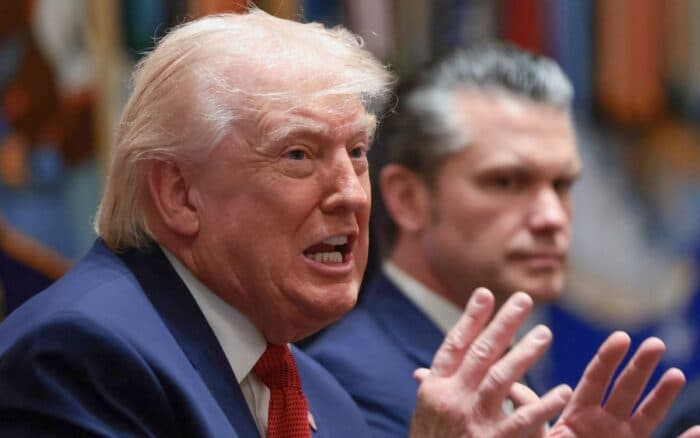 Trump felicita al COI por "prohibir la participación de hombres en los deportes femeninos"