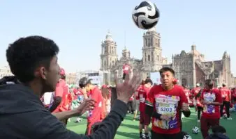 CDMX alcanza Récord Guinness por clase de fútbol más grande del mundo
