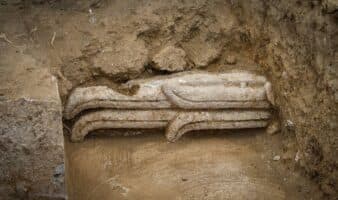 Encuentran dos altorrelieves estucados en Tlaxcala