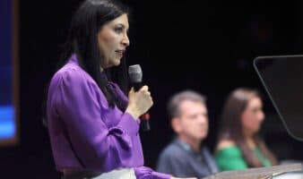 Banqueros y autoridades urgen acelerar la digitalización de pagos en México