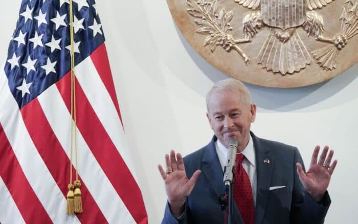 Embajador Johnson advierte: Sin transparencia, proyectos como Mexinol no pueden prosperar