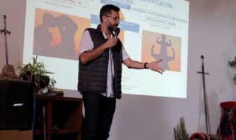 Feministas denuncian uso de recursos públicos en congreso de masculinidades en Jalisco