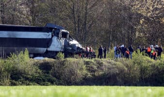 Al menos un muerto y varios heridos tras choque de tren con camión militar en Francia