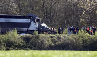 Al menos un muerto y varios heridos tras choque de tren con camión militar en Francia
