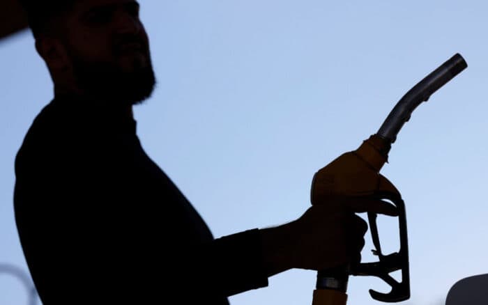 Gobierno y gasolineros acuerdan mantener precio máximo del diésel en 28 pesos por litro