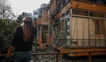 Irán lanza 6 andanadas de misiles a Israel este domingo, con un impacto directo en Haifa