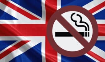 Reino Unido aprueba una ley para prohibir fumar de por vida a los nacidos después del 2008