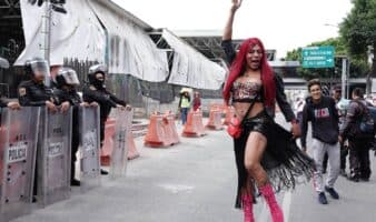 Trabajadoras sexuales protestan durante la inauguración de la ciclovía en Tlalpan