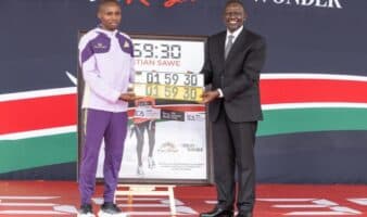 Atletismo | Regala presidente keniano dinero y automóvil a Sabastian Sawe por su récord mundial en Londres | Video