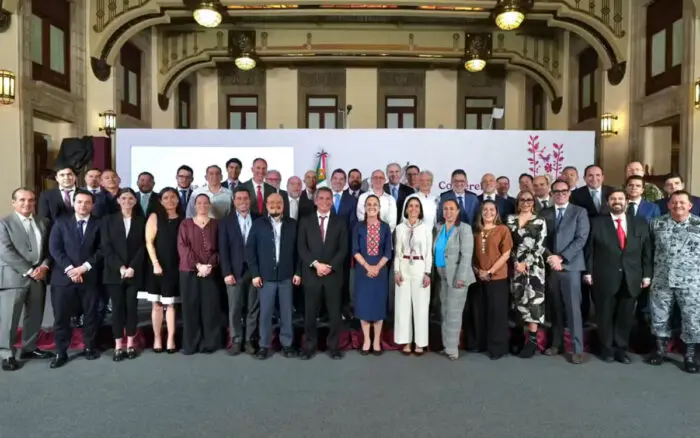 Gobierno y gasolineros acuerdan tope de 27 pesos al diésel a partir de la próxima semana