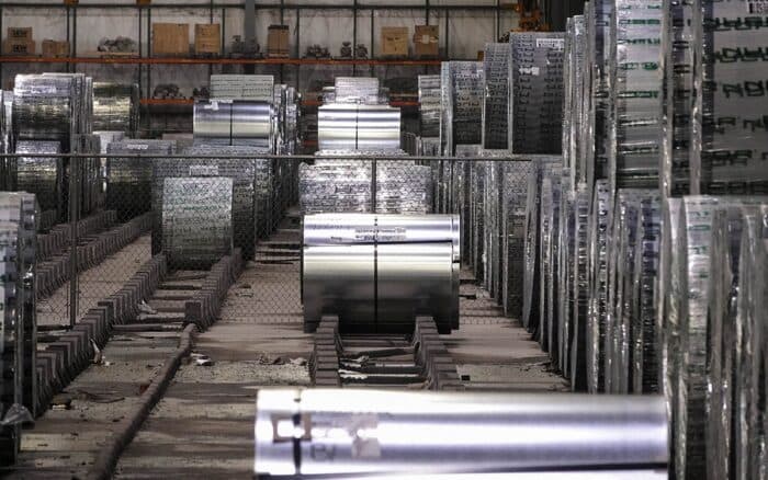 Trump reduce aranceles al acero y aluminio del sector automotriz