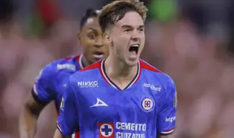 Cruz Azul derrota 2-1 a Chivas y avanza a la final del Clausura
