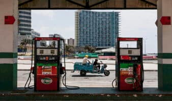 Cuba reconoce una situación 'crítica' por la falta total de combustible debido al bloqueo de EE.UU.