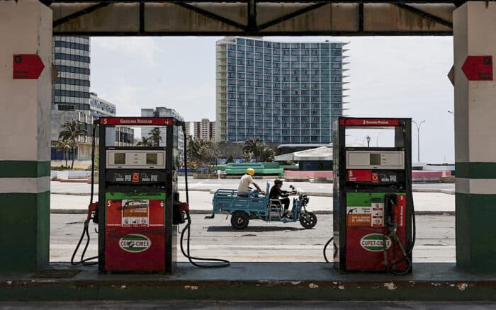 Cuba reconoce una situación 'crítica' por la falta total de combustible debido al bloqueo de EE.UU.
