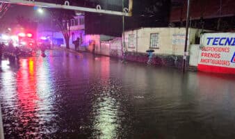 Lluvias colapsan vialidades y activan operativo de emergencia en CDMX