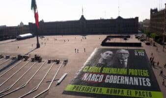 Denuncian que ‘reventadores’ impidieron colocar manta sobre ‘narco gobernantes’