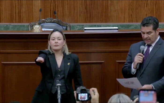 Yeraldine Bonilla Valverde es nombrada gobernadora interina de Sinaloa; se solidariza con Rocha Moya
