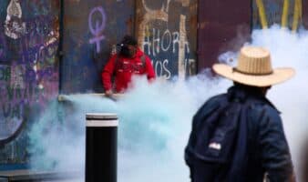 Gobierno de Sheinbaum denuncia 'provocadores' en marcha de la CNTE y reitera llamado al diálogo con los maestros