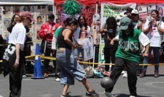 Con 'cascarita', familias buscan visibilizar crisis de desaparecidos