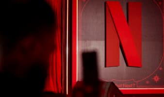 Condenan a 30 meses de prisión al director Carl Erik Rinsch por desviar fondos de una serie para Netflix