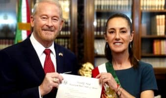 Embajador Johnson va a Palacio tras tensión por academia en Querétaro