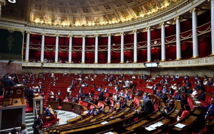 Francia aprueba la prohibición de las redes sociales a los menores de 15 años