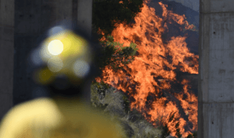España combate incendio histórico en plena ola de calor