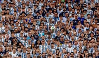 AFA considera 'exageradas' sanciones de la FIFA y pide al público mejorar comportamiento