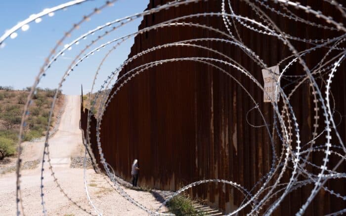 Estados Unidos retoma la construcción de muro fronterizo de 100 kilómetros entre Arizona y México