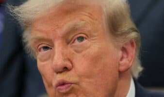 Trump amenaza con golpear 'duro' a Irán tras ataques contra bases de EE. UU. en Jordania