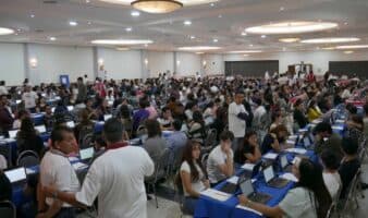 Concluye en León y Oaxaca examen presencial de la UNAM tras polémica por uso de IA
