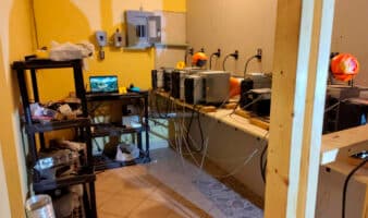 Aseguran supuesta granja de minería de criptomonedas durante cateo en Camargo