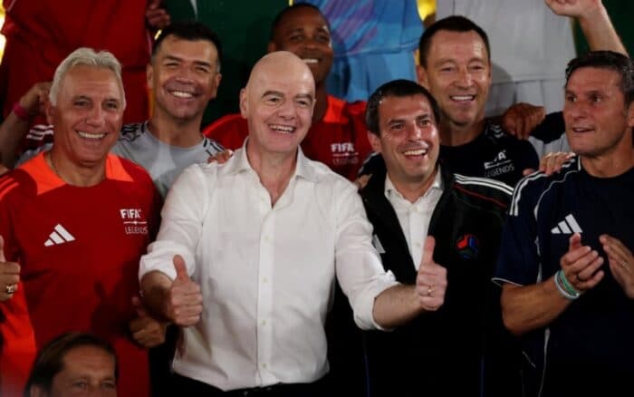 Leyendas del futbol piden 'un cambio necesario' en la gobernanza de la FIFA