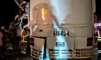 Cuatro muertos y 20 lesionados tras accidente entre autobús y tráiler en Nayarit