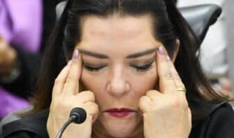 Taddei defendió la presencia de Gobernación en el INE y justificó el uso del color lila