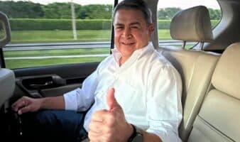 Expresidente de Honduras indultado por EE.UU. libra cargos por fraude y lavado