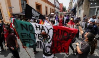 Estudiantes de la UAEM marchan para exigir justicia para Claudia Tacoronte