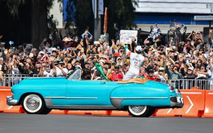 Checo Pérez extiende su contrato con Cadillac y celebra renovación en 'Show Run' de CDMX