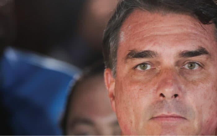 Flavio Bolsonaro se declara 'líder de Brasil' y habla de 'repugnante fraude electoral'