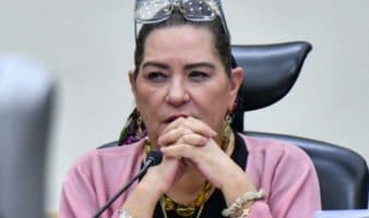 Partidos exigen cuentas a Guadalupe Taddei; ella deja ver que no renunciará