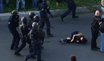 Imputan en Francia a un policía por heridas graves en la boca a un estudiante de 14 años